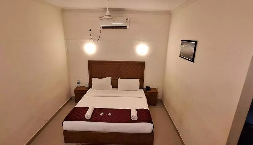 Hotelli Athirappilly Budget Villa
