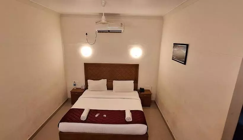 Hotelli Athirappilly Budget Villa