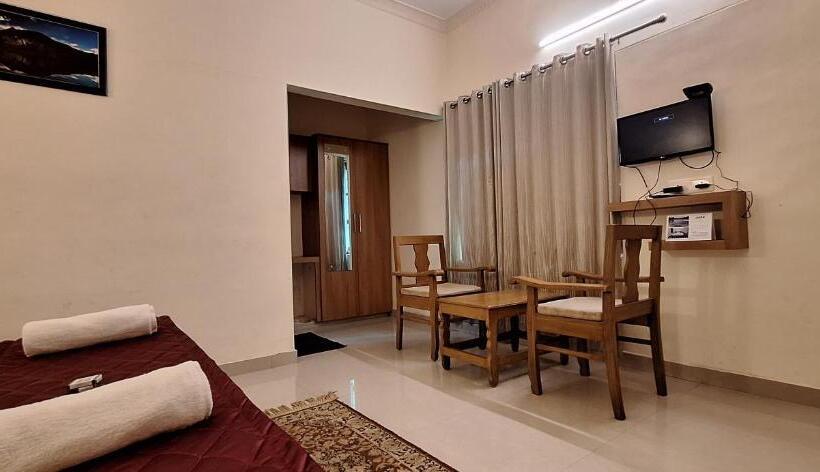 Hotel Athirappilly Budget Villa