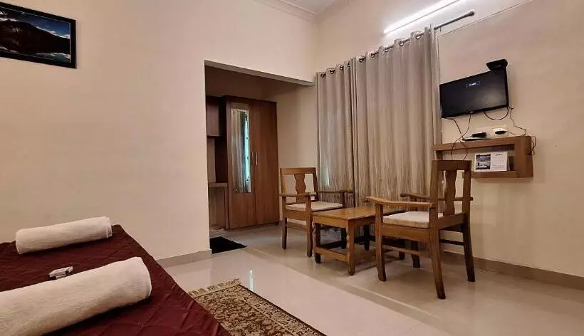 Hotelli Athirappilly Budget Villa