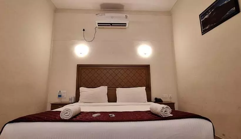 Hotelli Athirappilly Budget Villa