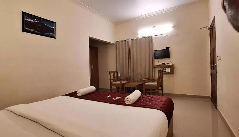 Hotelli Athirappilly Budget Villa