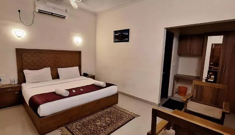 Hotelli Athirappilly Budget Villa