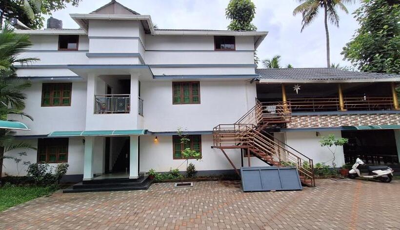 Hotel Athirappilly Budget Villa