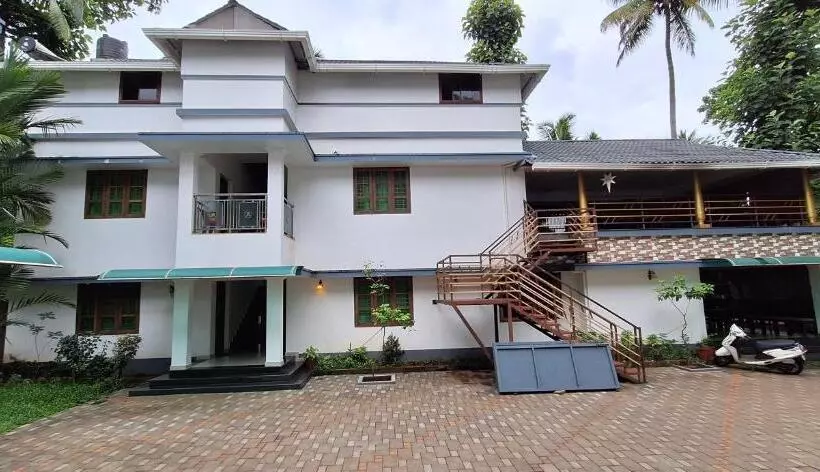 Hotelli Athirappilly Budget Villa
