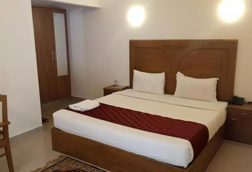 Hotelli Athirappilly Budget Villa