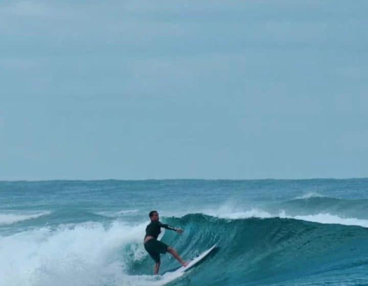 هتل Avanti Surf & Stay