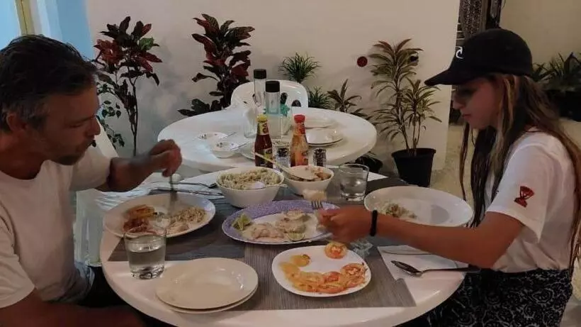 هتل Avanti Surf & Stay