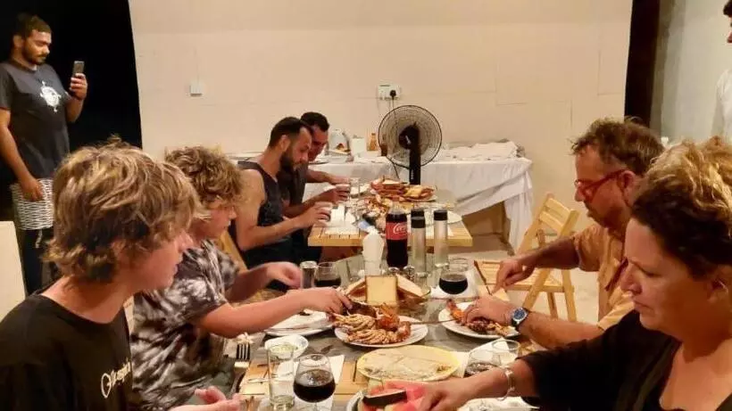 هتل Avanti Surf & Stay