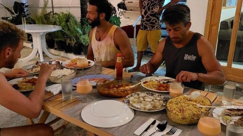 هتل Avanti Surf & Stay