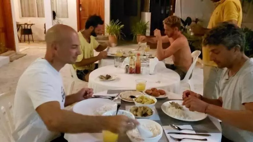 هتل Avanti Surf & Stay