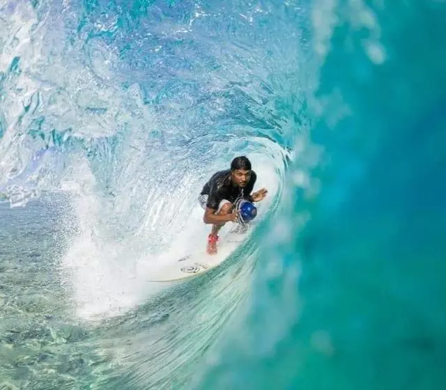 هتل Avanti Surf & Stay