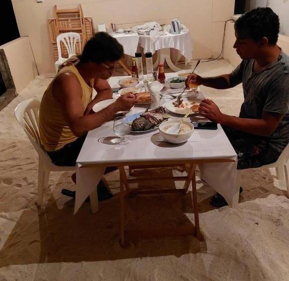 هتل Avanti Surf & Stay