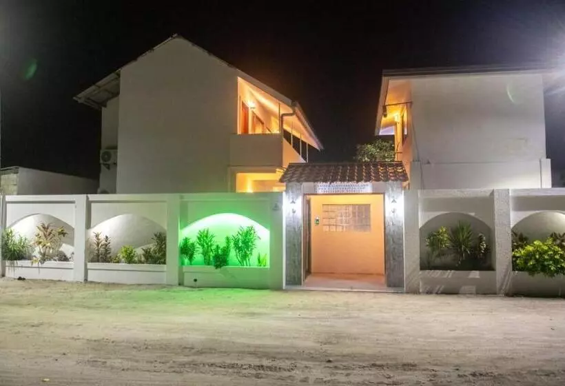 هتل Avanti Surf & Stay