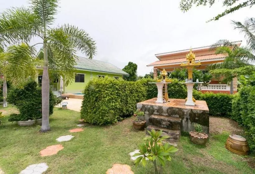 Hotelli Oyo 949 Sansuk Resort Paknampran