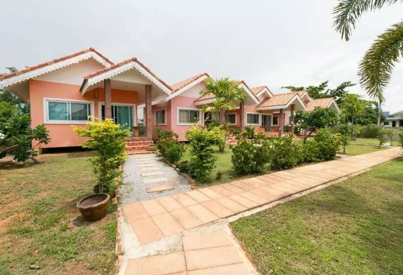 Hotelli Oyo 949 Sansuk Resort Paknampran