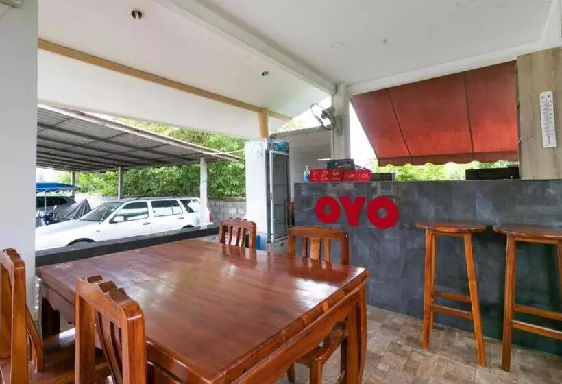 Hotelli Oyo 949 Sansuk Resort Paknampran