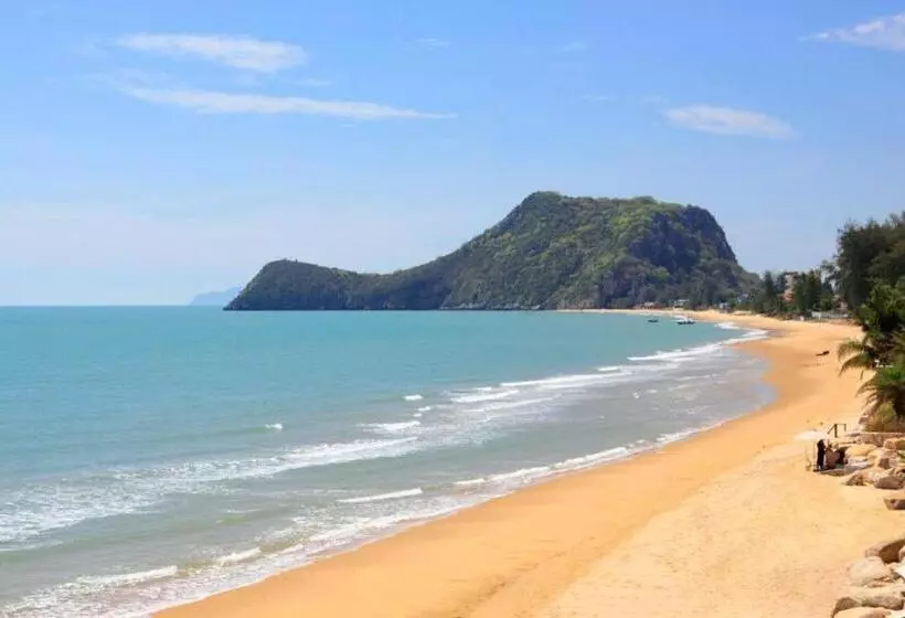 Hotelli Oyo 949 Sansuk Resort Paknampran