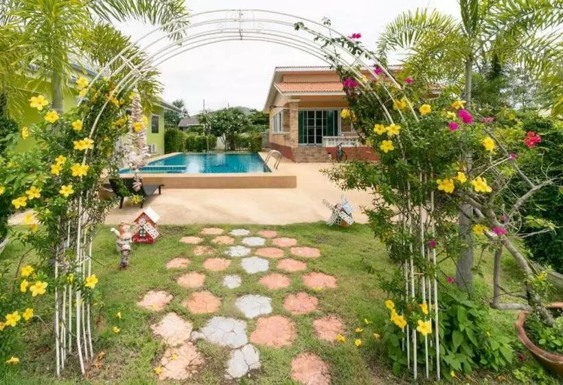 Hotelli Oyo 949 Sansuk Resort Paknampran