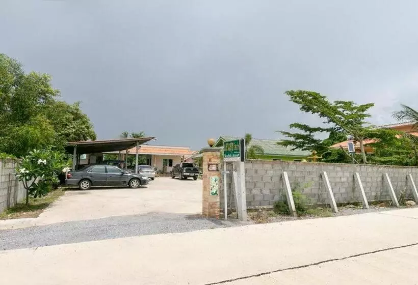 Hotelli Oyo 949 Sansuk Resort Paknampran