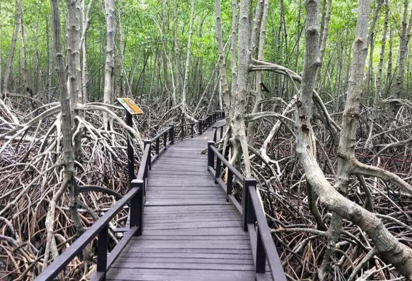 Hotelli Oyo 949 Sansuk Resort Paknampran