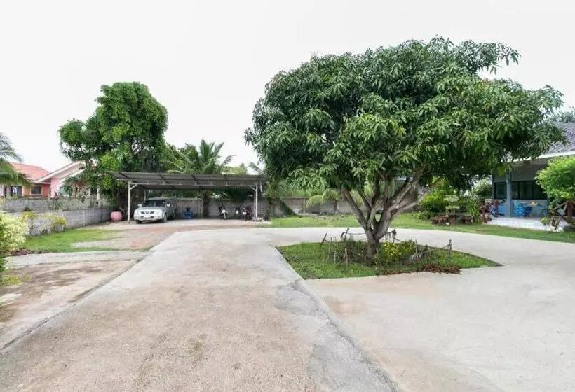 Hotelli Oyo 949 Sansuk Resort Paknampran