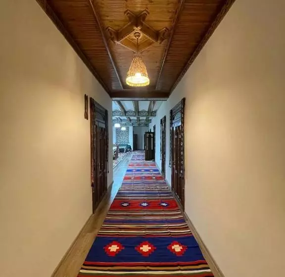پانسیون Anoragul Guest House