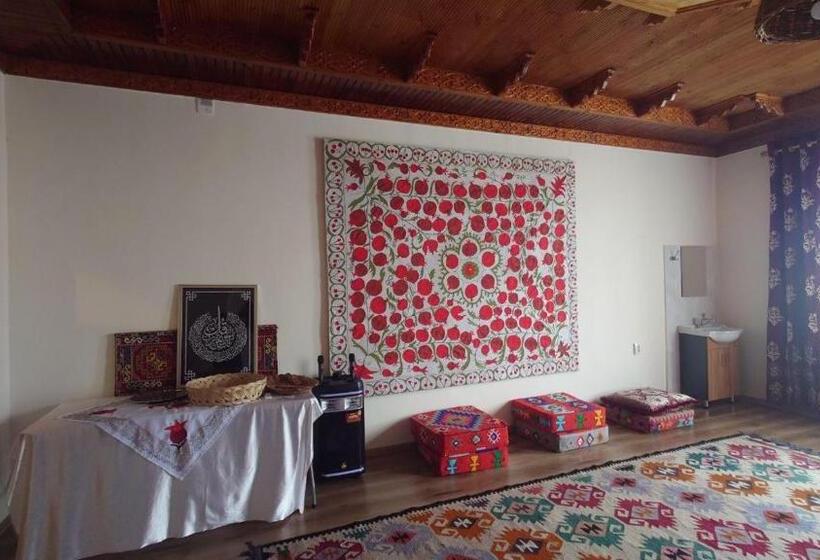 پانسیون Anoragul Guest House