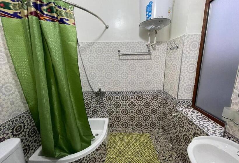 پانسیون Anoragul Guest House