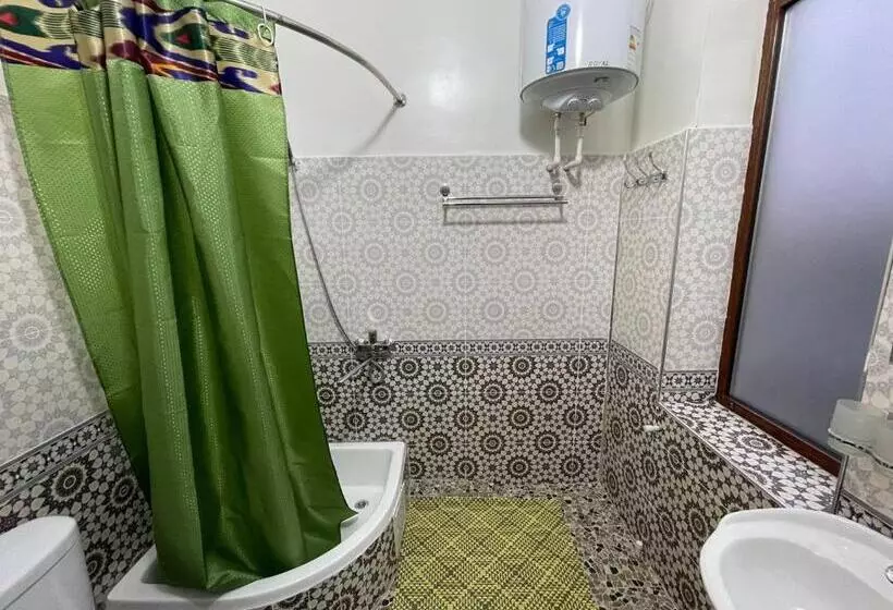 پانسیون Anoragul Guest House