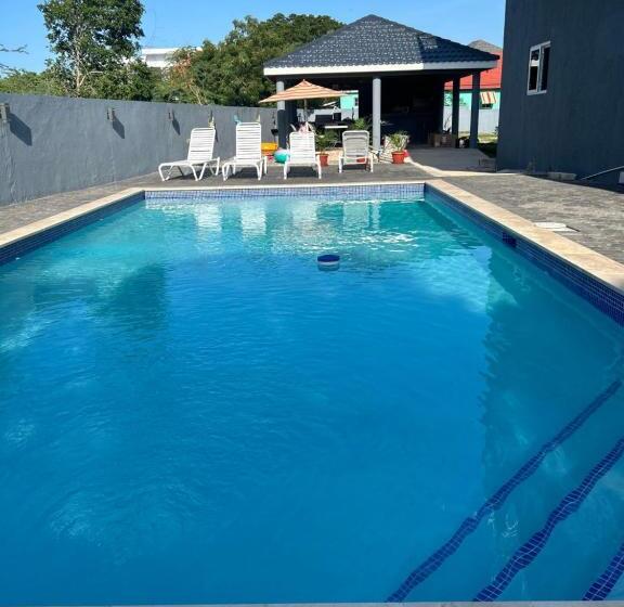 پانسیون Paradise Point Company Limited