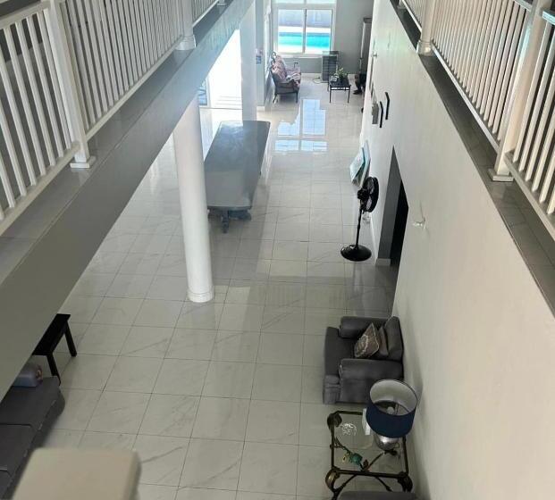 پانسیون Paradise Point Company Limited