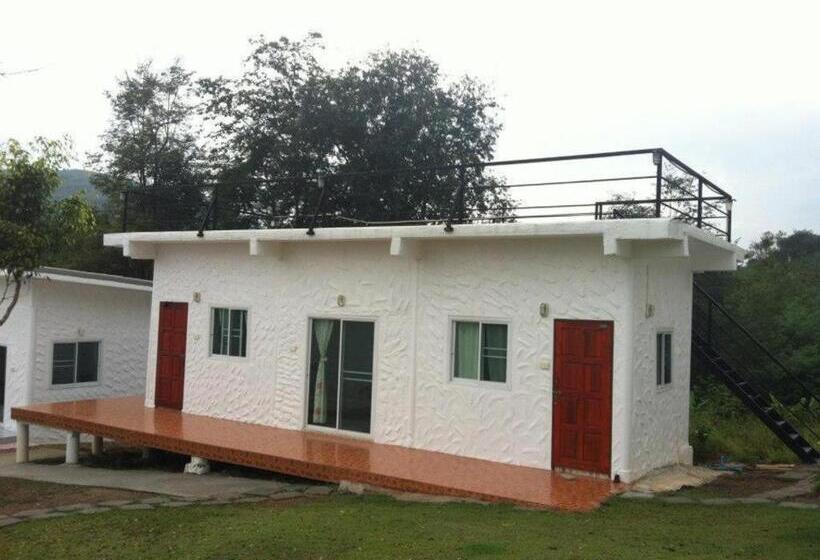 White Rock Resort Pakchong