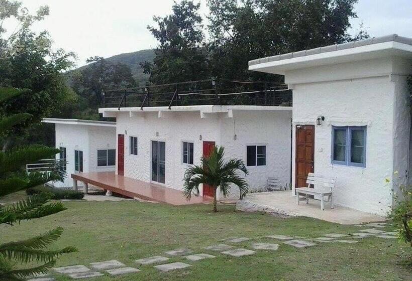 White Rock Resort Pakchong