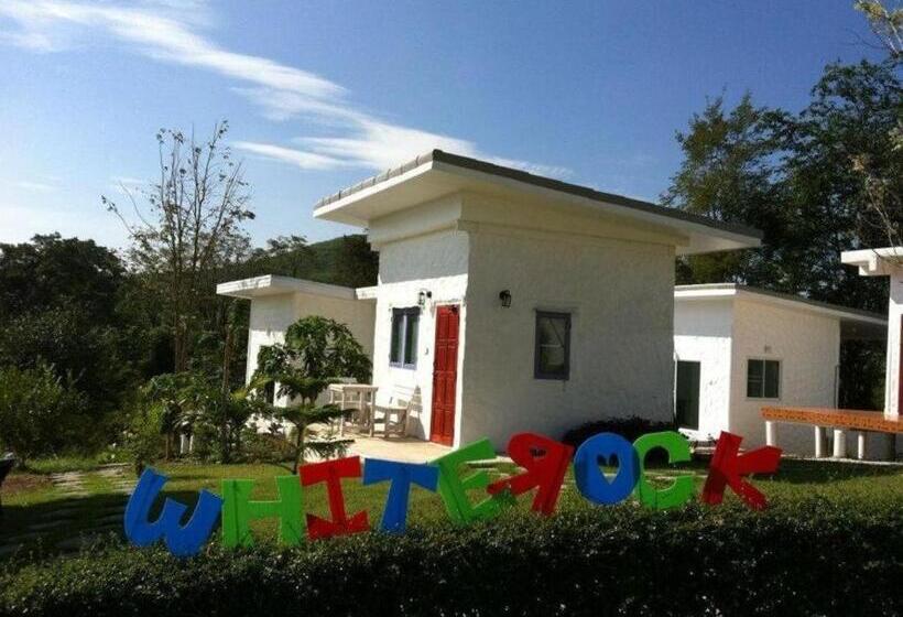 White Rock Resort Pakchong