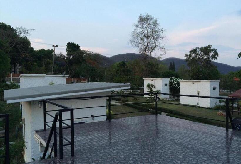 White Rock Resort Pakchong