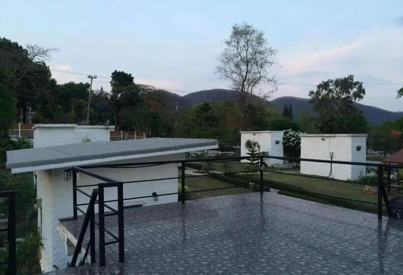 White Rock Resort Pakchong