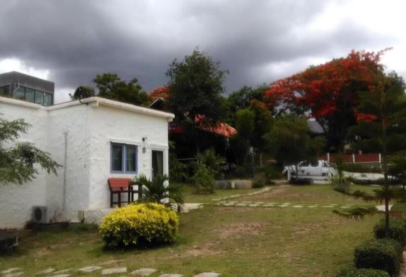 White Rock Resort Pakchong