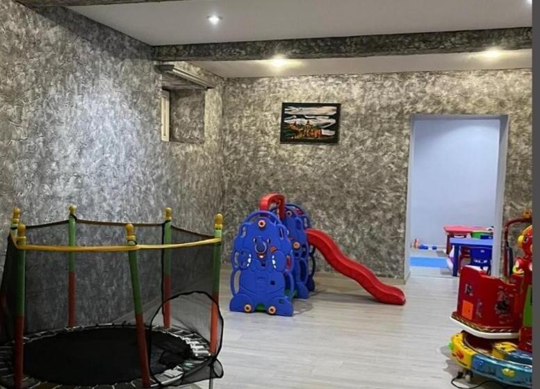 تختخواب و صبحانه Regal