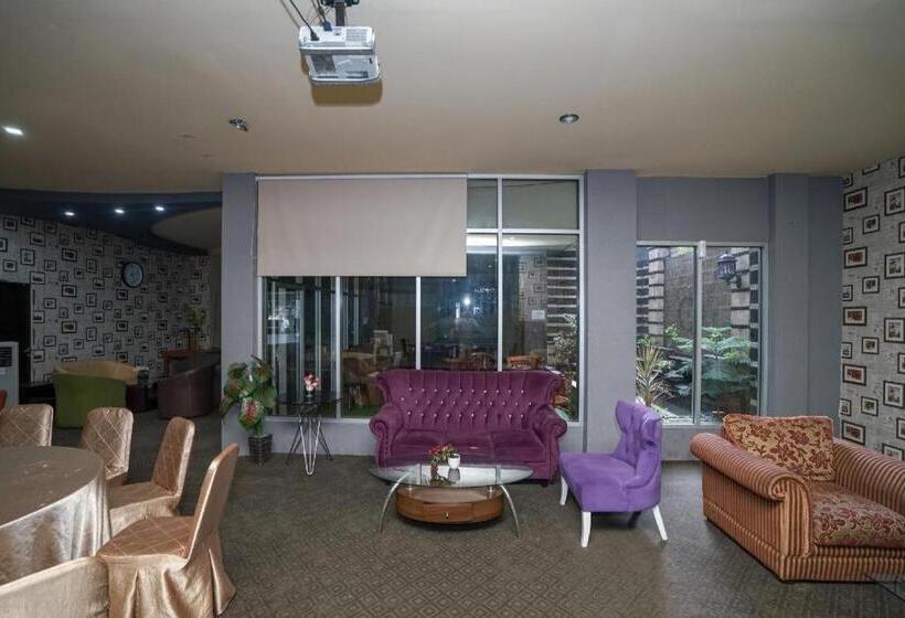 Collection O 736 Hotel Best Skip