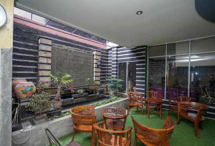 Collection O 736 Hotel Best Skip