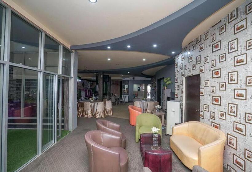 Collection O 736 Hotel Best Skip