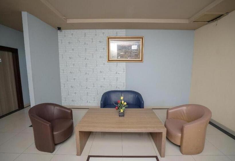 Collection O 736 Hotel Best Skip