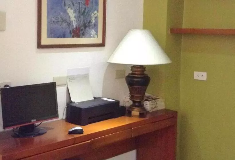 Fersal Hotel Annapolis, Cubao