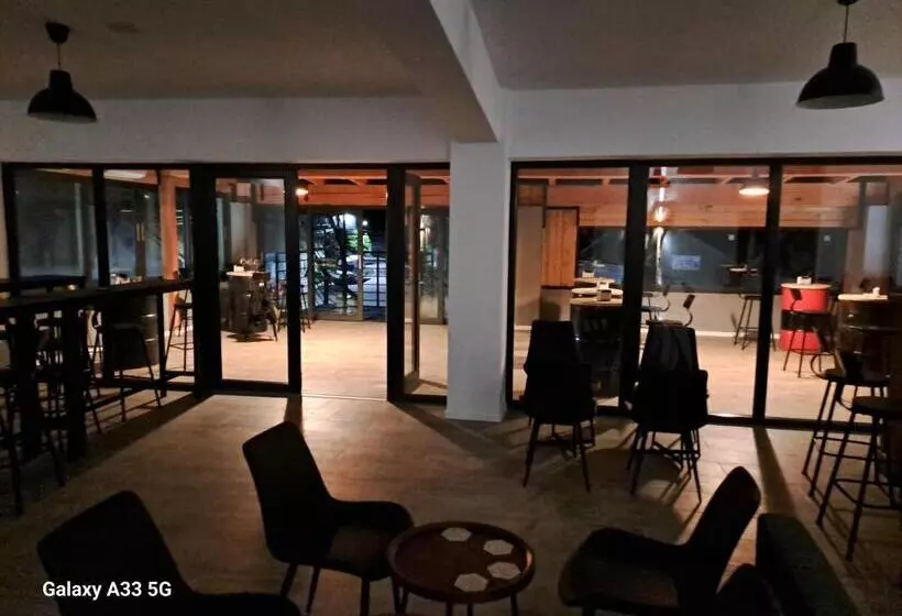 ホテル Borderline Accomodation