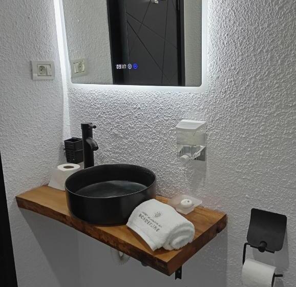 Hotel Borderline Accomodation