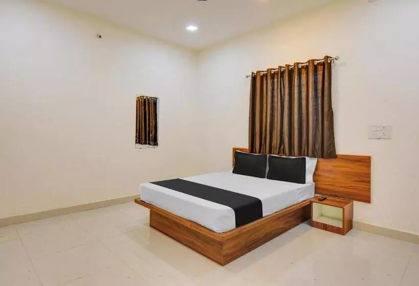 Hotelli Oyo Pratik Lodging