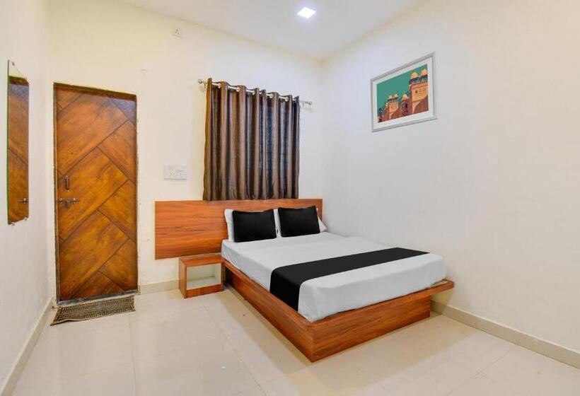 Отель Oyo Pratik Lodging