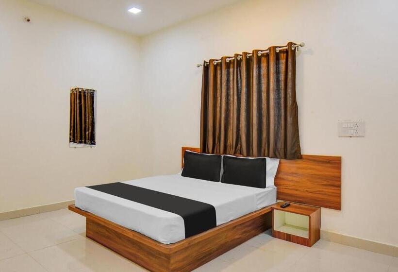 בית מלון כפרי Oyo Pratik Lodging