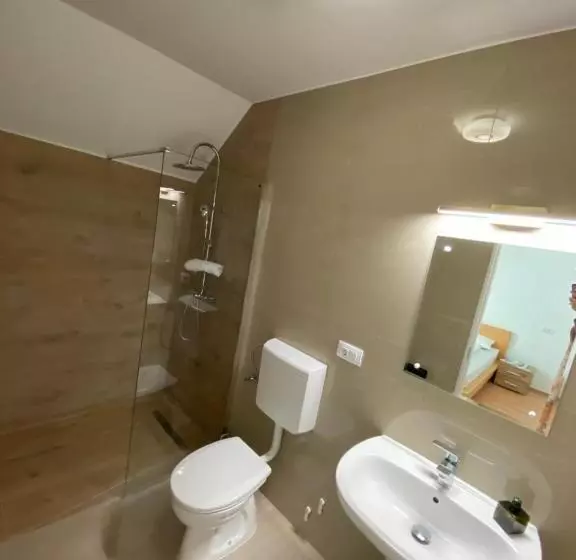 Mat & Edw Room